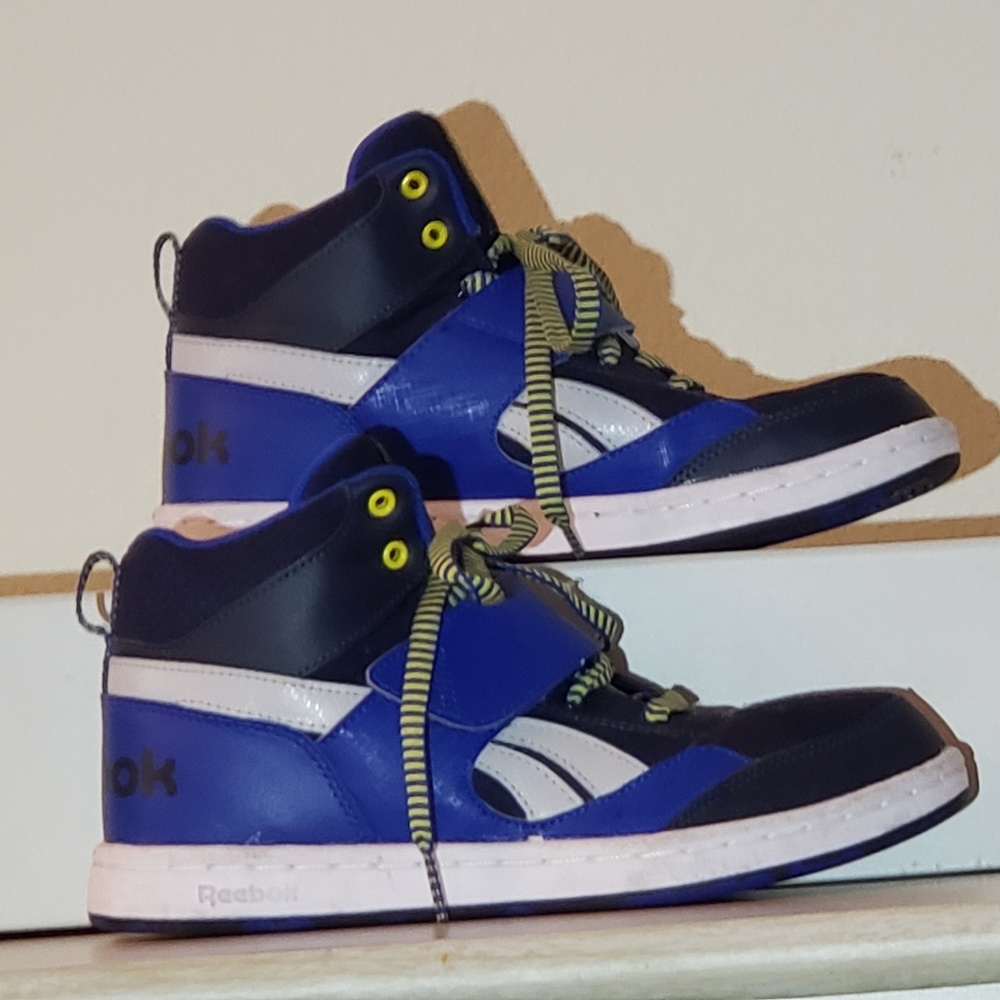 Reebok Athletic Shoes size 5